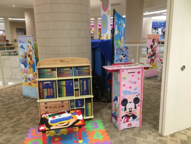 【あまがさきキューズモール】「⑦3F 日本旅行前」セールスプロモーションや小規模説明会に最適な、視認性の高いイベントスペース