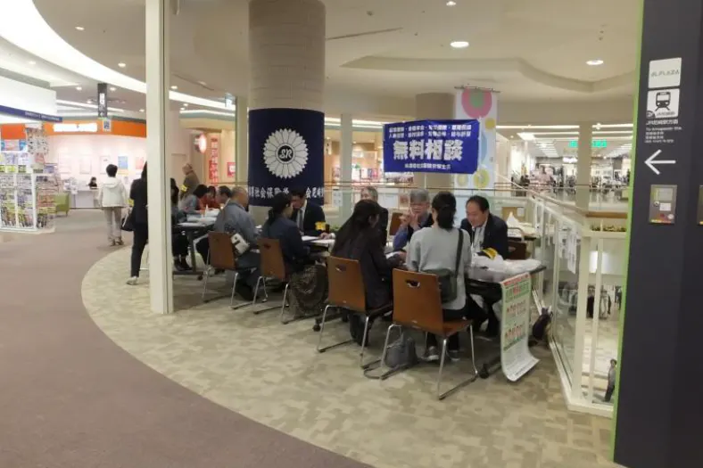 【あまがさきキューズモール】「⑦3F 日本旅行前」セールスプロモーションや小規模説明会に最適な、視認性の高いイベントスペース