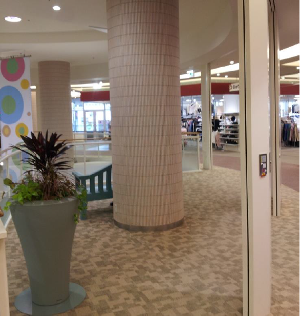 【あまがさきキューズモール】「⑦3F 日本旅行前」セールスプロモーションや小規模説明会に最適な、視認性の高いイベントスペース