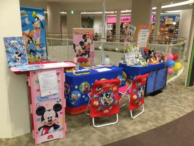 【あまがさきキューズモール】「⑦3F 日本旅行前」セールスプロモーションや小規模説明会に最適な、視認性の高いイベントスペースの画像