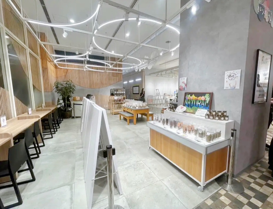 【新宿マルイ本館】B1階 カレンダリウムF05【食物販】エスカレーター横、冷蔵ケース、冷蔵ストッカー完備スペース