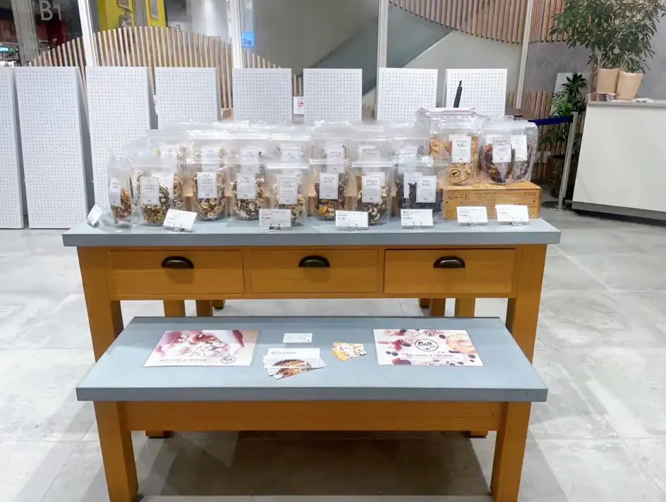 【新宿マルイ本館】B1階 カレンダリウムF05【食物販】エスカレーター横、冷蔵ケース、冷蔵ストッカー完備スペース