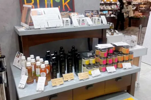 【新宿マルイ本館】B1階 カレンダリウムF05【食物販】エスカレーター横、冷蔵ケース、冷蔵ストッカー完備スペース