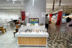 【新宿マルイ本館】B1階 カレンダリウムF05【食物販】エスカレーター横、冷蔵ケース、冷蔵ストッカー完備スペース