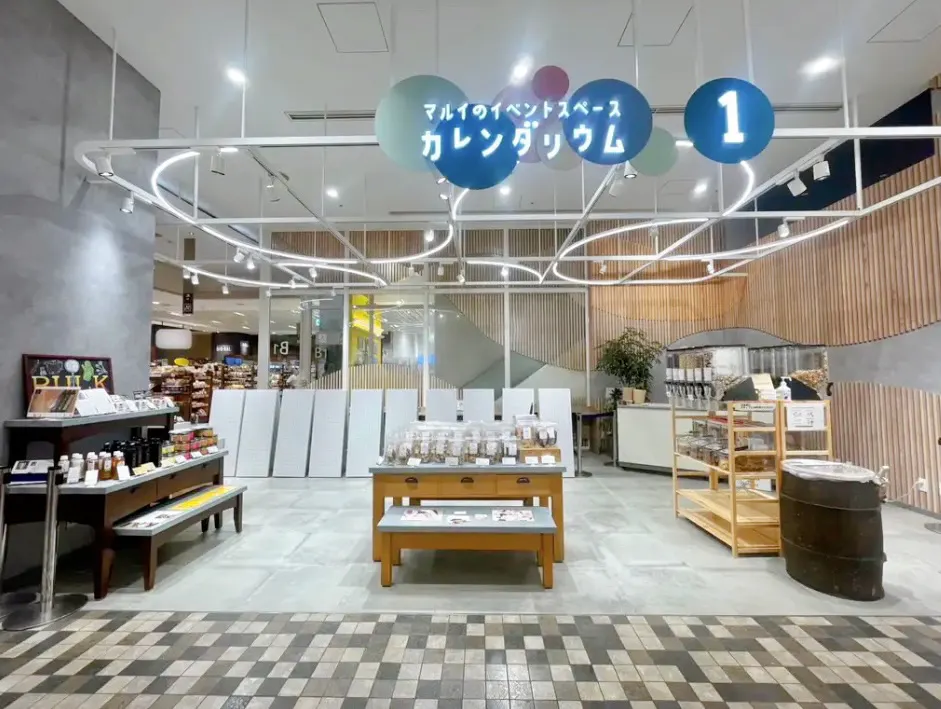 【新宿マルイ本館】B1階 カレンダリウムF05【食物販】エスカレーター横、冷蔵ケース、冷蔵ストッカー完備スペースの画像