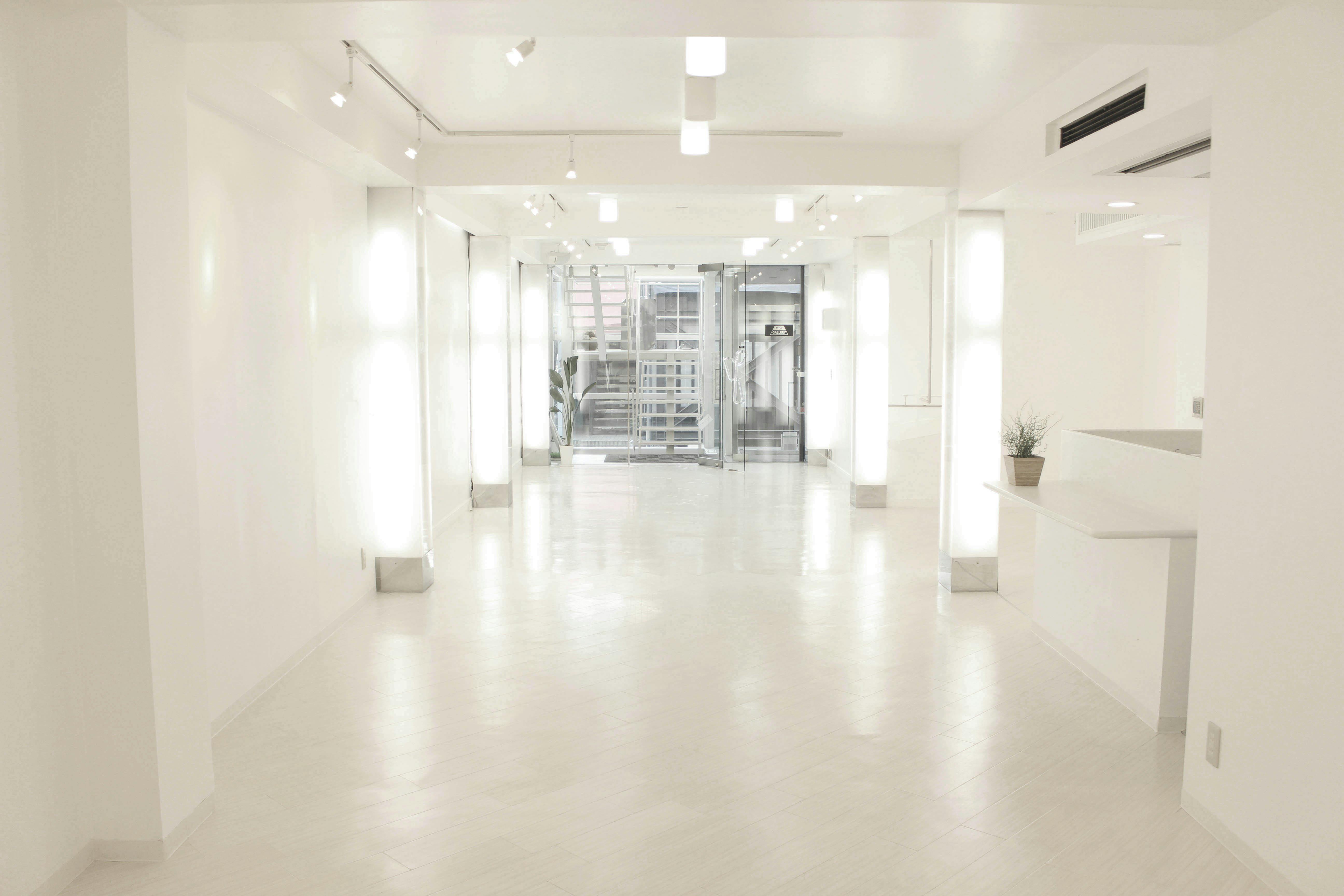 【中目黒駅8分】展示会やポップアップに最適な、目黒川沿いの洗練されたエリアにある路面スペース