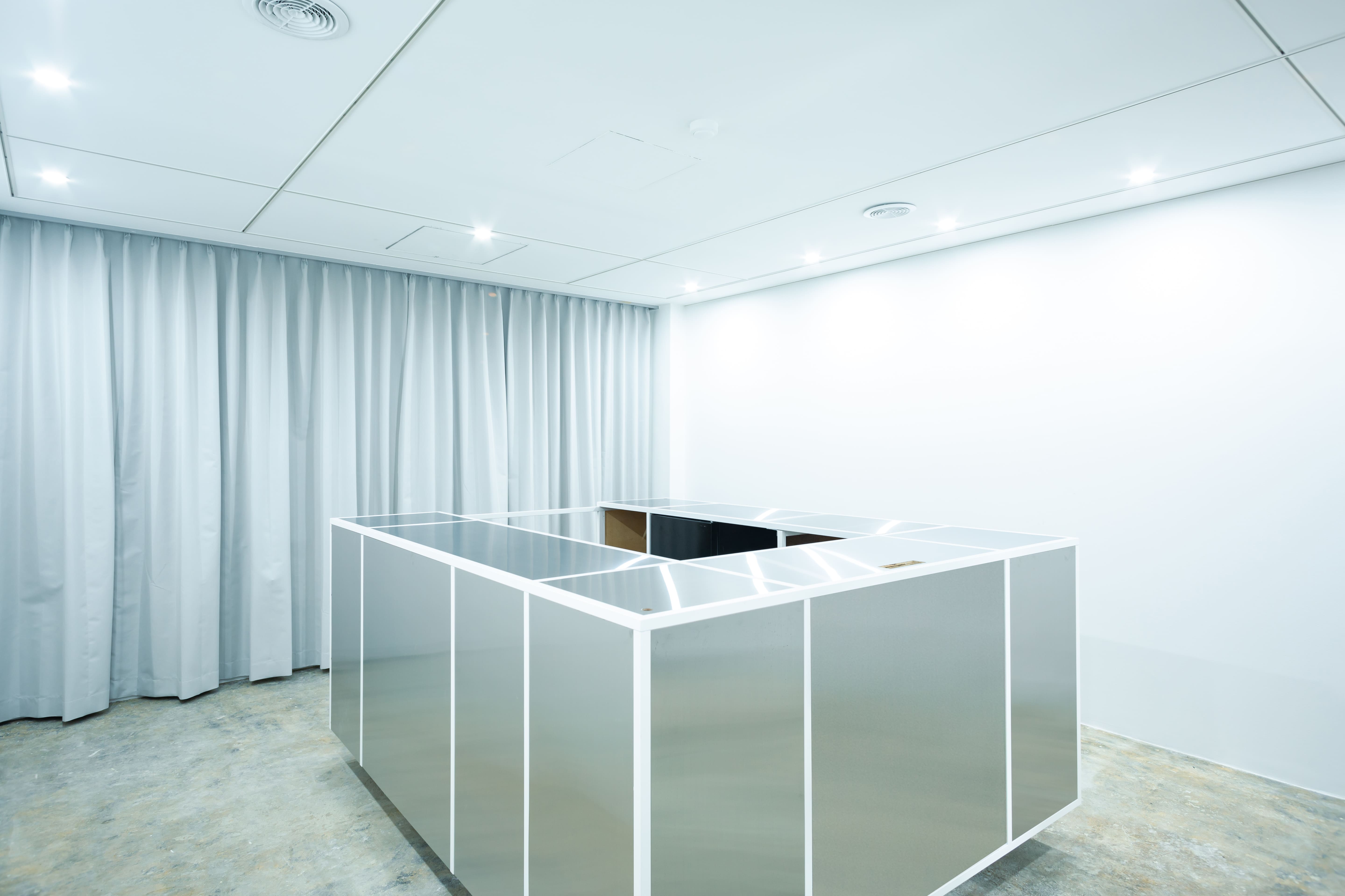 【天神駅5分／25㎡】ポップアップストアや展示会に最適！天神エリア中心部にある白基調のイベントスペース