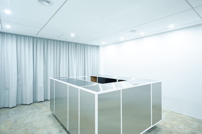 店内正面左より撮影