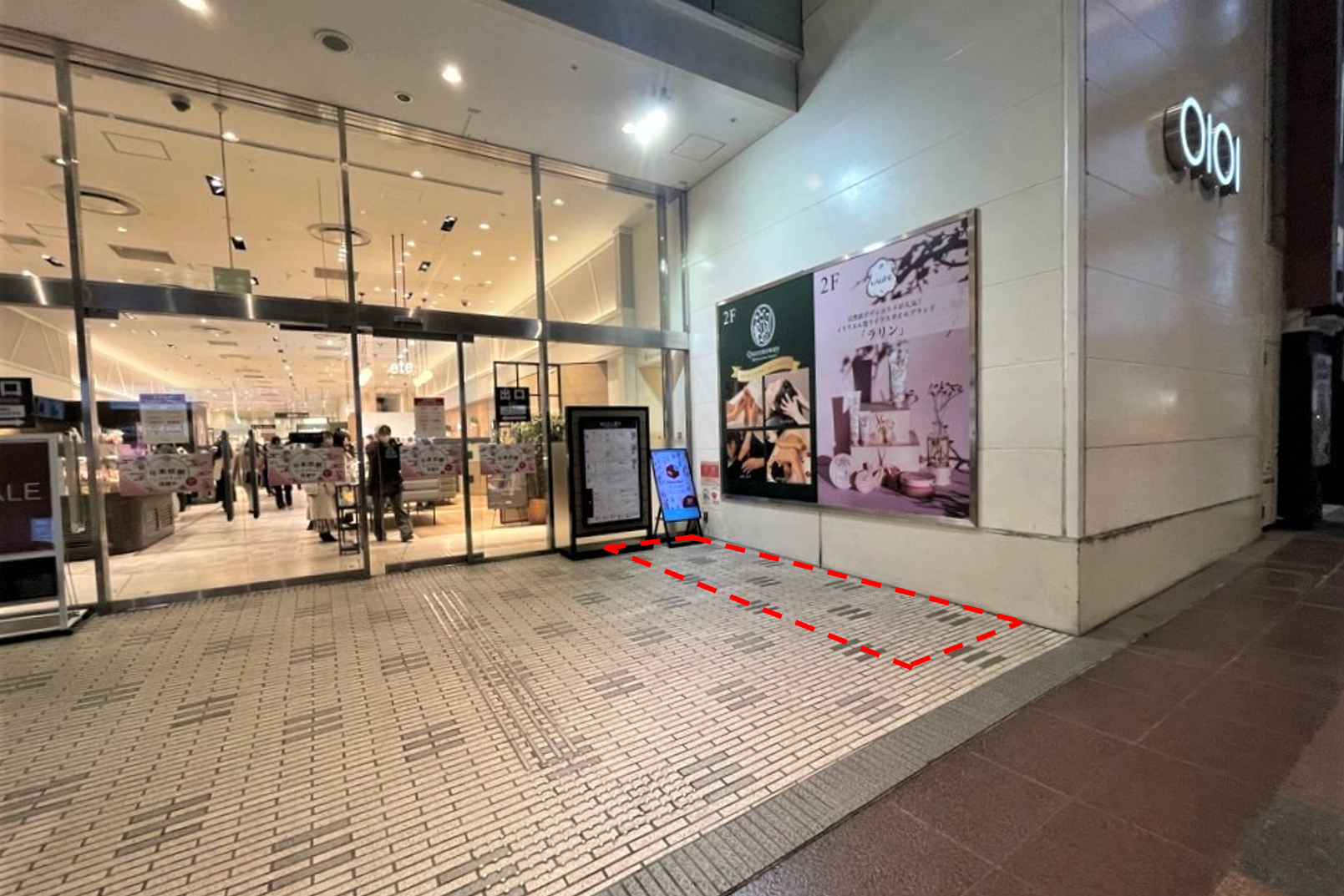 【神戸マルイ 1階 エントランス】メイン出入口店頭スペース。PRイベントに最適です。