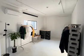 【元町駅4分/南京町近く】自然光が入る白基調のイベントスペース|ポップアップストア・物販に最適