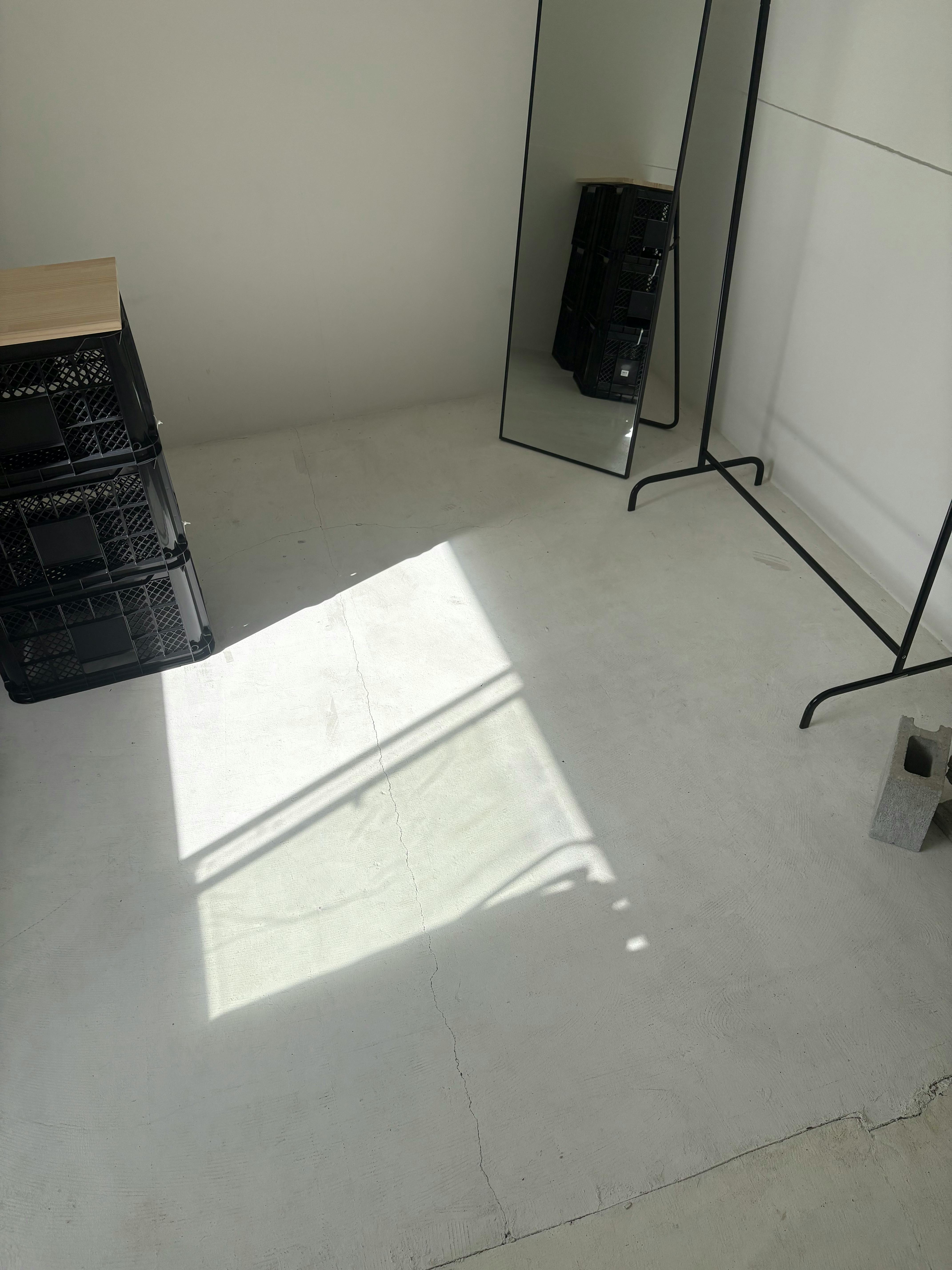 【元町駅4分/南京町近く】自然光が入る白基調のイベントスペース|ポップアップストア・物販に最適