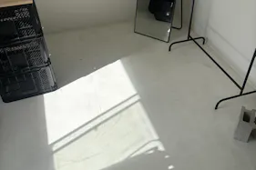 【元町駅4分/南京町近く】自然光が入る白基調のイベントスペース|ポップアップストア・物販に最適