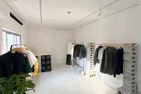 【元町駅4分/南京町近く】自然光が入る白基調のイベントスペース|ポップアップストア・物販に最適