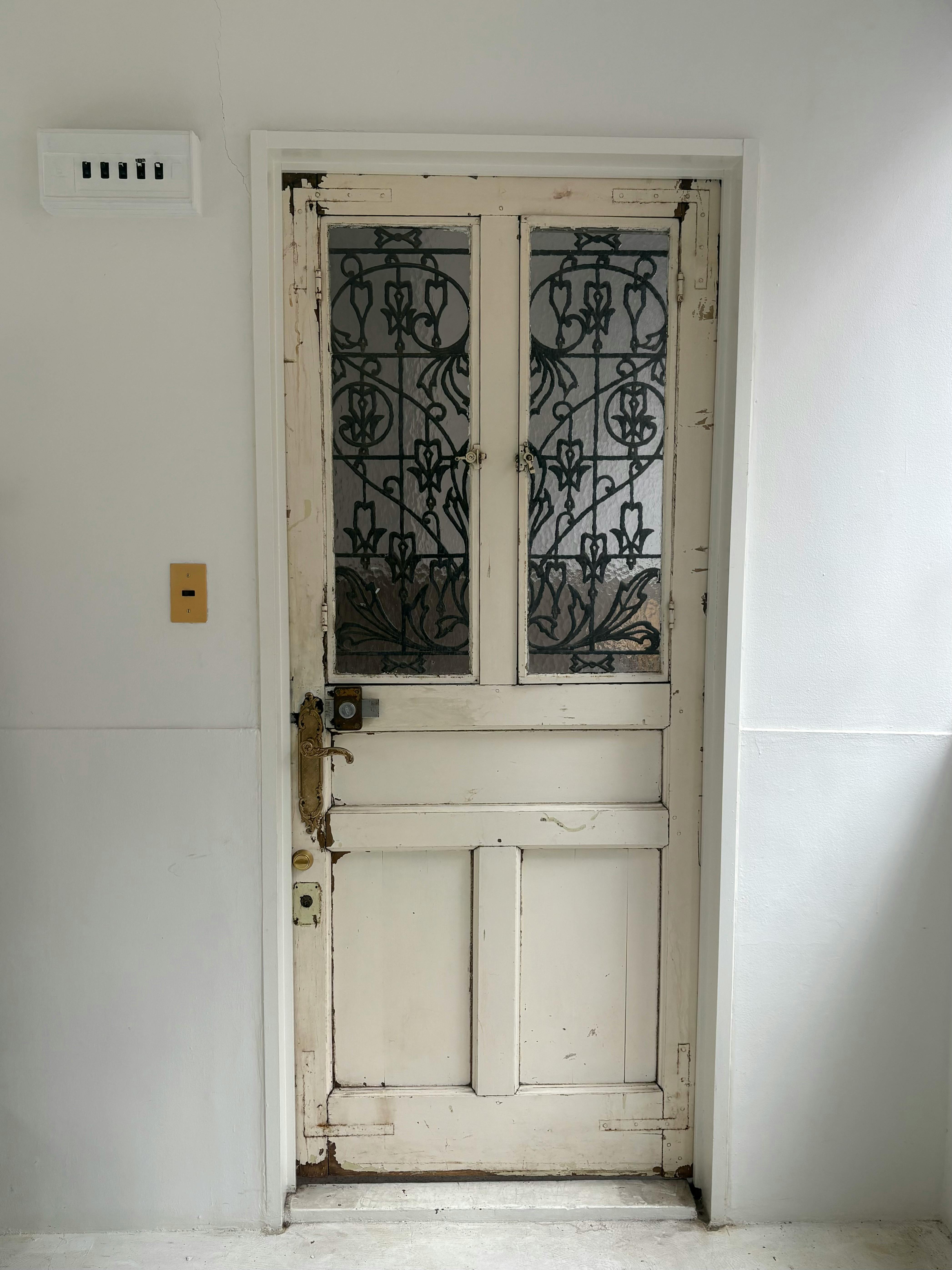 【元町駅4分/南京町近く】自然光が入る白基調のイベントスペース|ポップアップストア・物販に最適