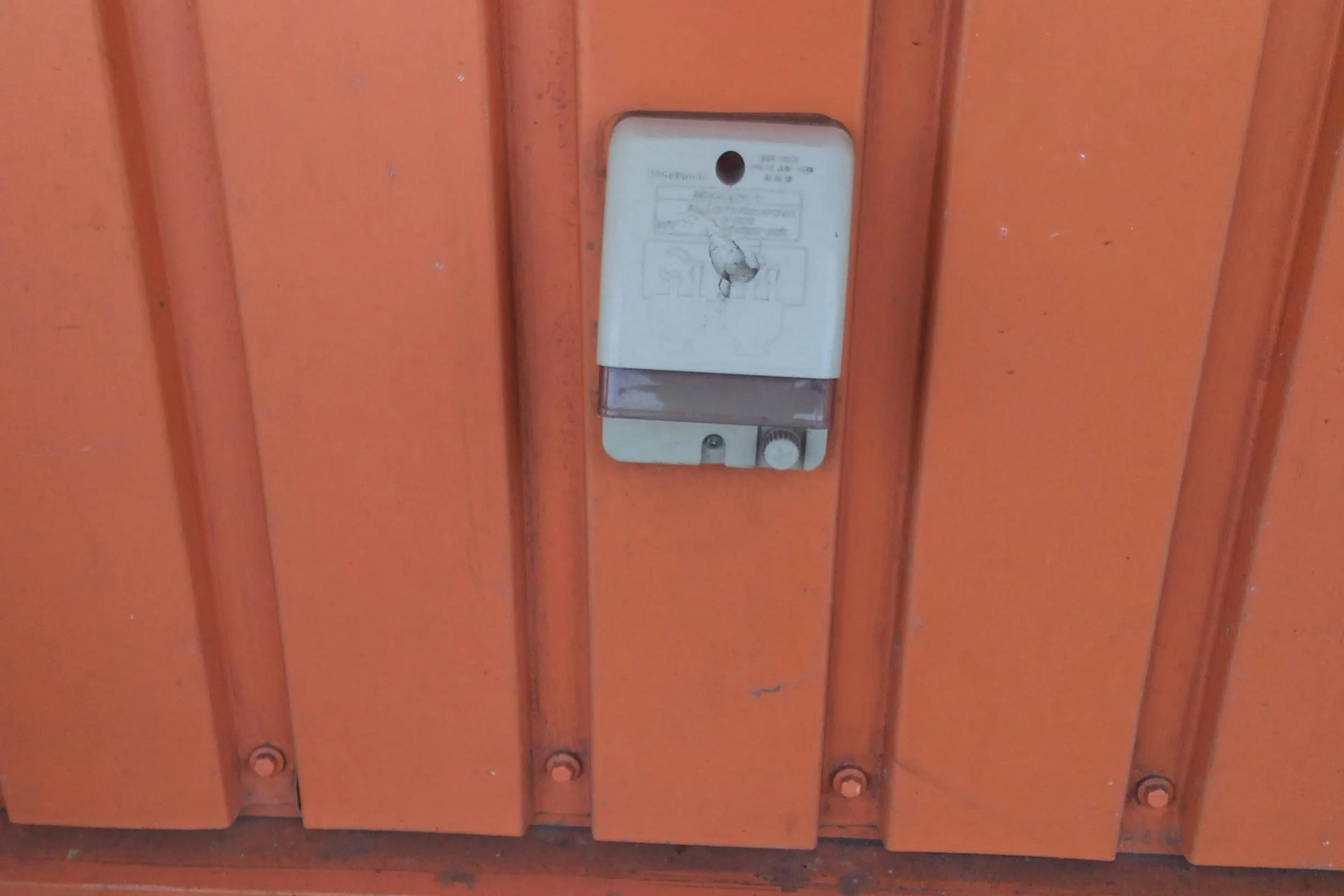 【ミスターマックス 西大分店】食品側入口 キッチンカーや物販用途に最適な総合ディスカウントストアの催事イベントスペース