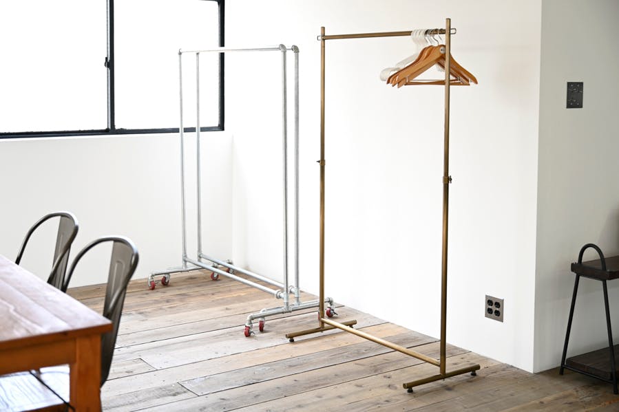 【駒場東大前駅10分】アパレル撮影等に最適なモルタルとウッドのバリエーションが撮れる自然光スタジオ