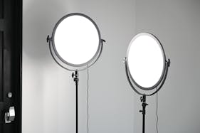 【駒場東大前駅10分】アパレル撮影等に最適なモルタルとウッドのバリエーションが撮れる自然光スタジオ