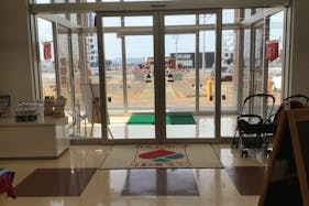 【ギフトプラザ長岡店】物販ポップアップストアや出張販売、プロモーションイベントに適したギフトショップ正面入り口のイベントスペース(in shop)