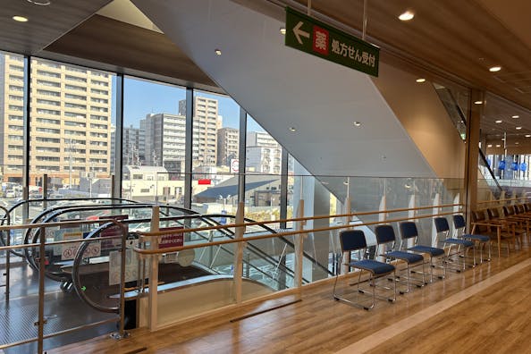 【そよら上飯田】各種プロモーションや物販、食物販のポップアップストアに最適な2Fエスカレーター横のイベントスペース