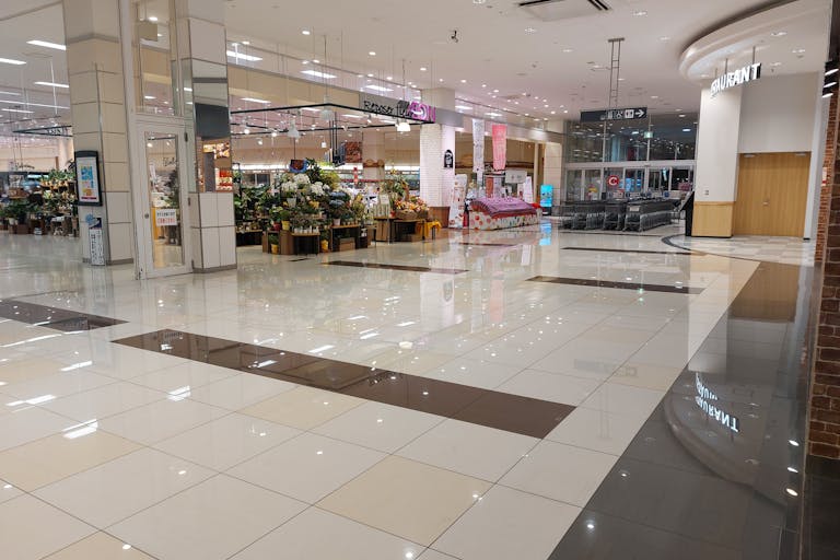 【イオンモール福岡】イーストコート横:ルポゼ前の画像1