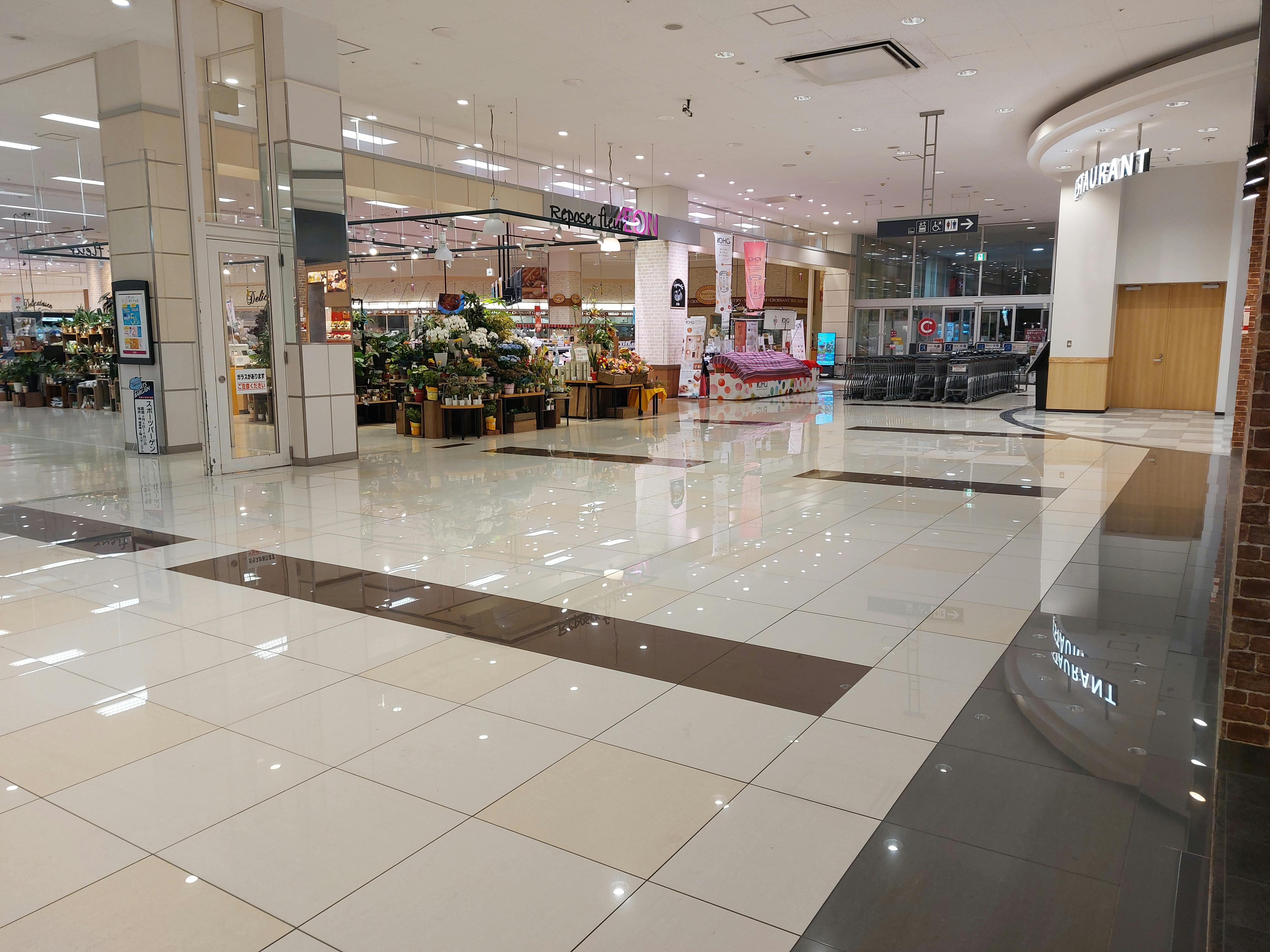 【イオンモール福岡】イーストコート横：ルポゼ前の画像