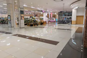 【イオンモール福岡】イーストコート横:ルポゼ前