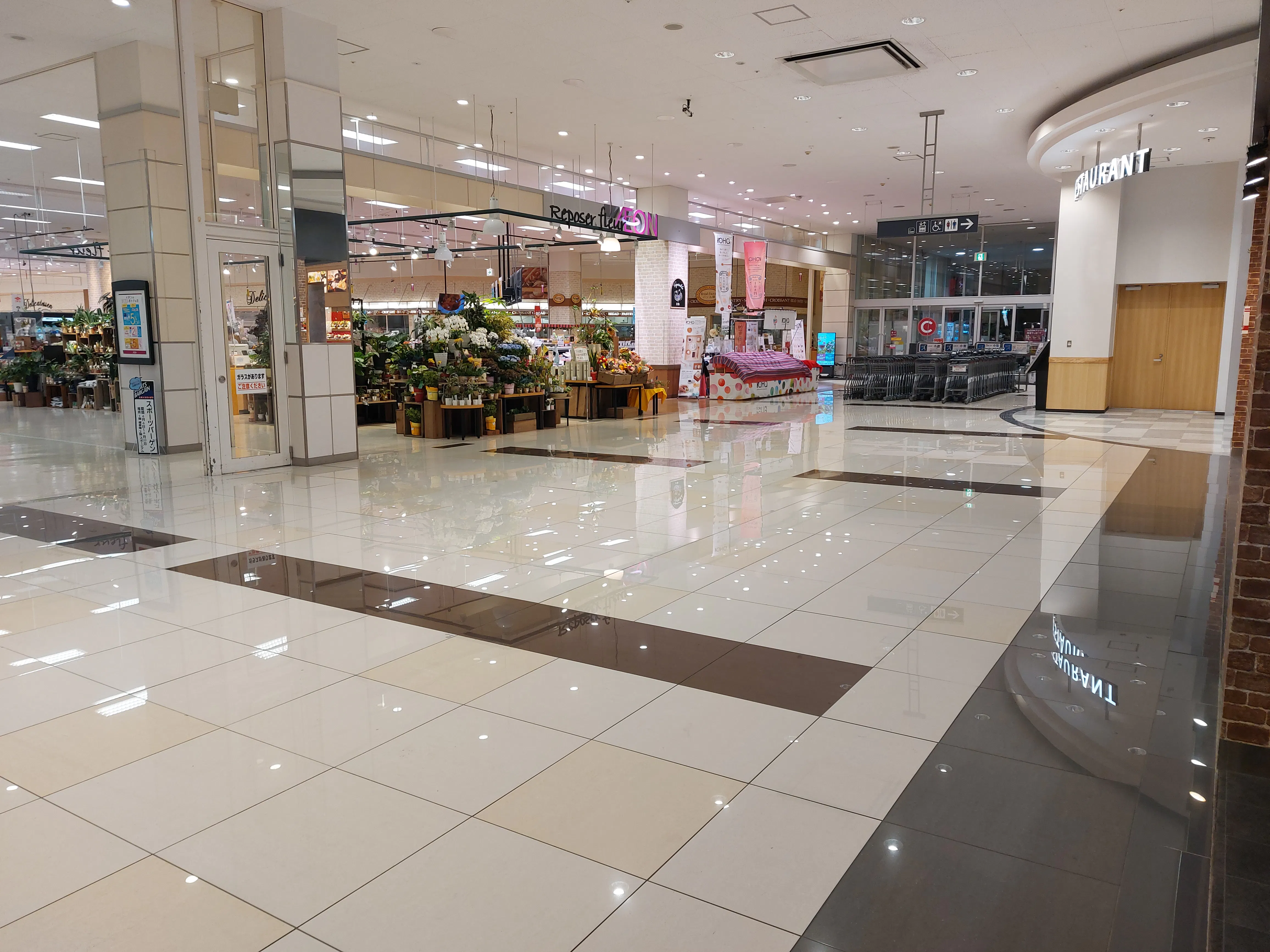 【イオンモール福岡】イーストコート横：ルポゼ前の画像