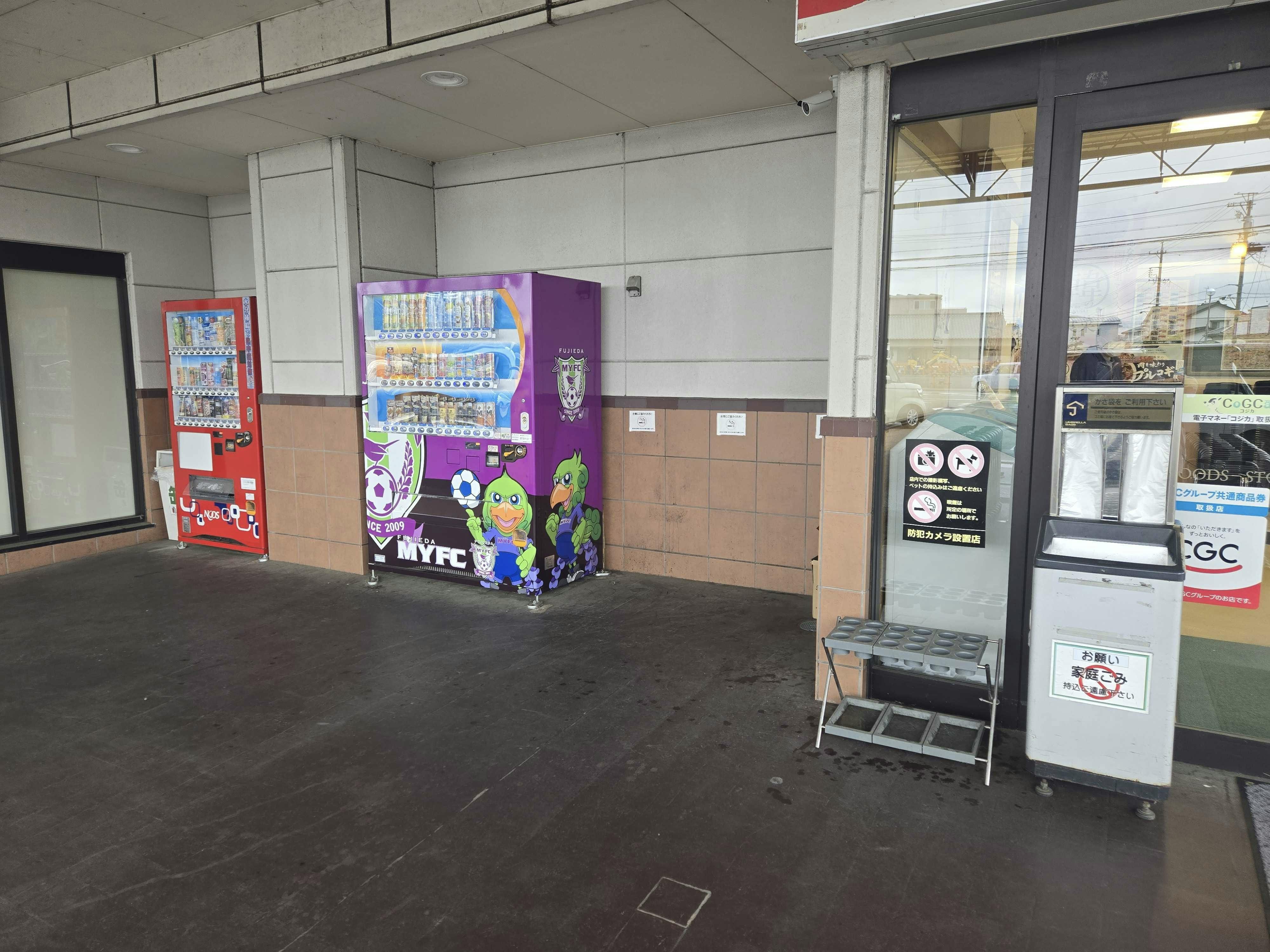 【富士屋焼津南店】プロモーションに最適な店舗入口前の軒先スペース
