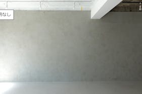 【目黒駅3分】展示会や撮影に最適な白基調なイベントスペース|ハンガーラック7本貸出、展示用テーブル多数