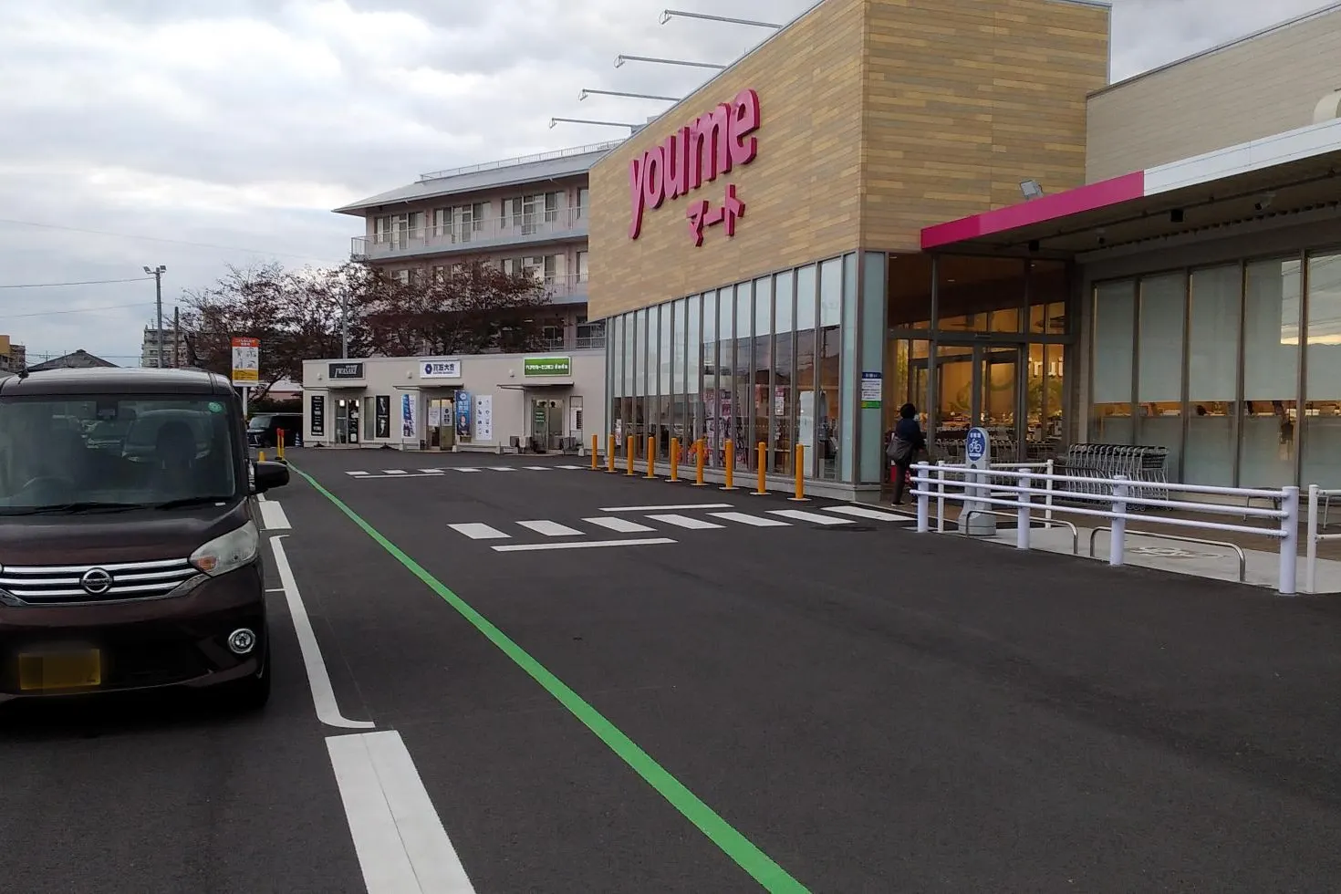 【ゆめマート 曽根】屋外軒先(入口横) 物販、食物販や販促プロモーションにおすすめな催事イベントスペース