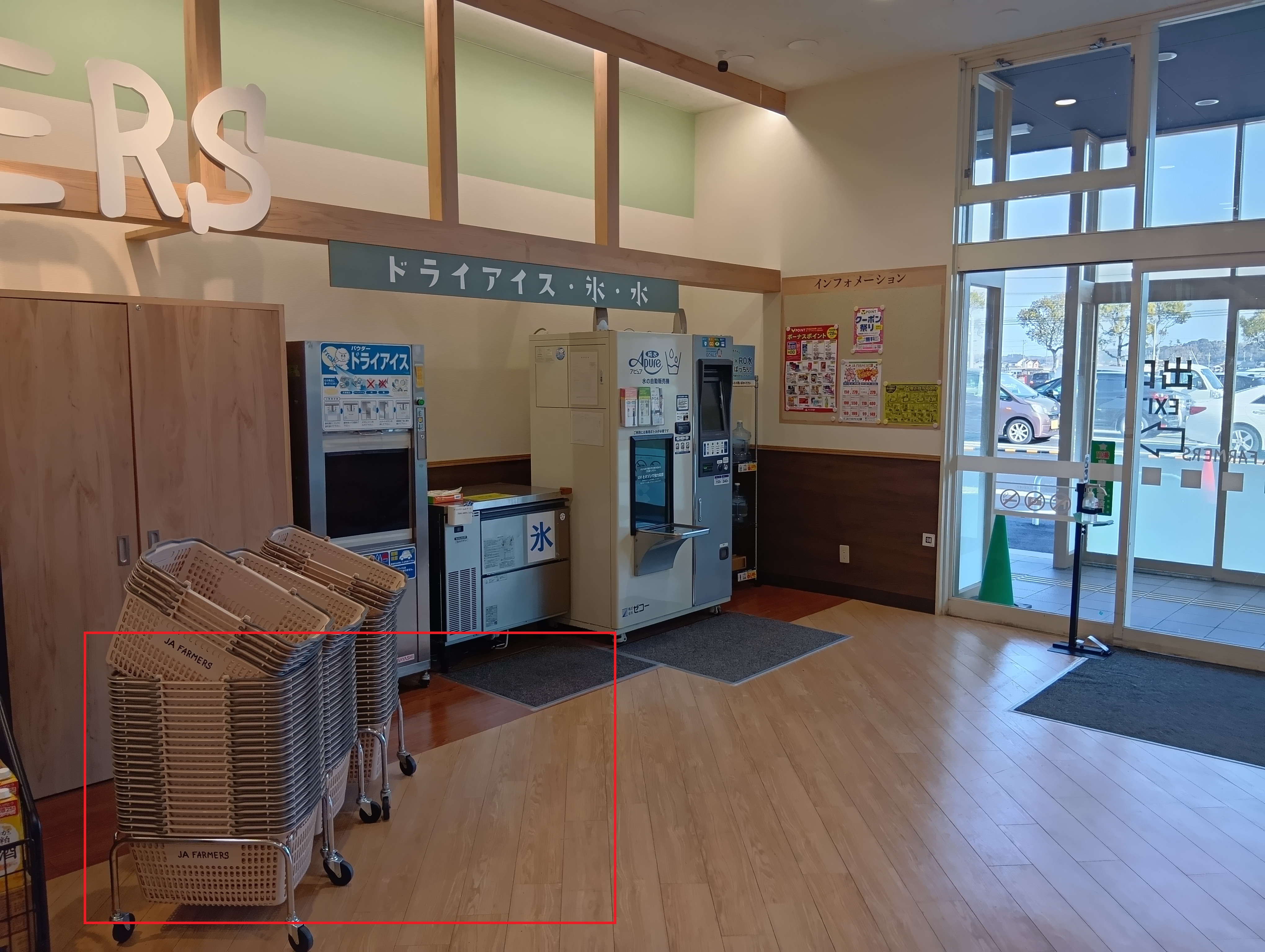 【Aコープ津店】食物販や販促イベントに最適な出入口前屋内スペース