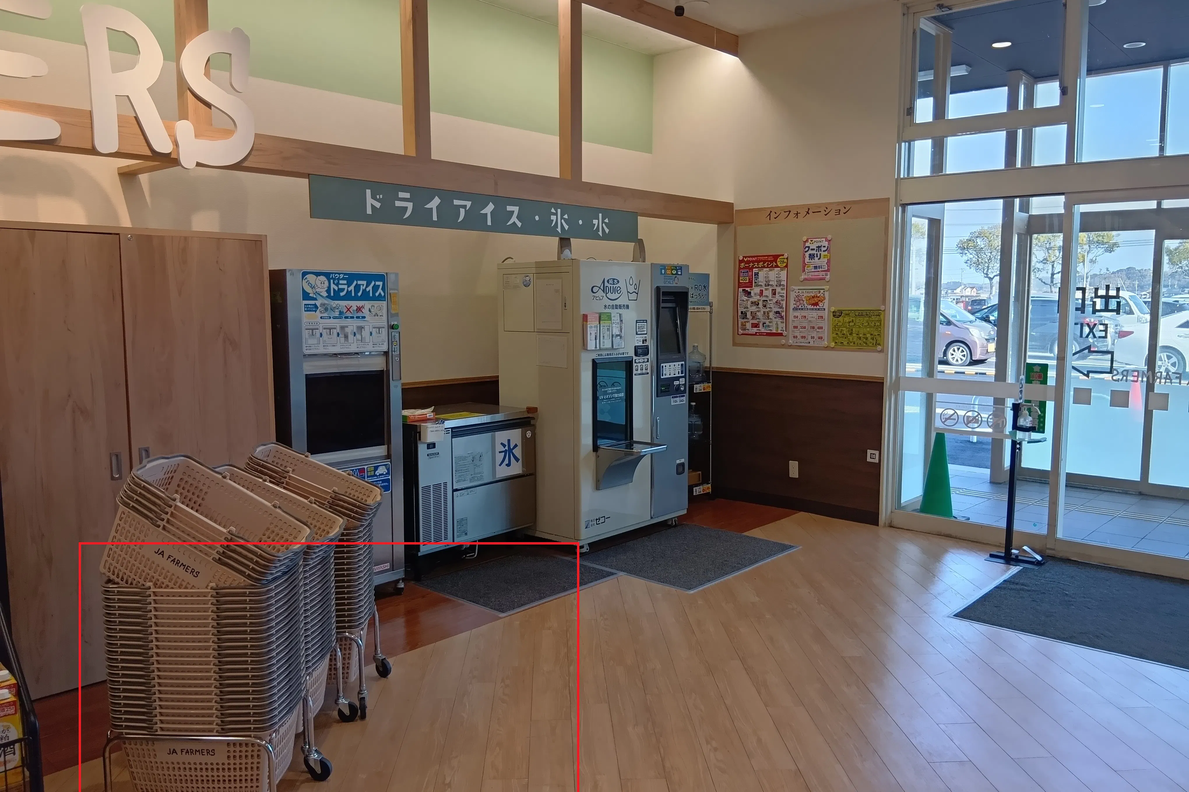 【Aコープ津店】食物販や販促イベントに最適な出入口前屋内スペース