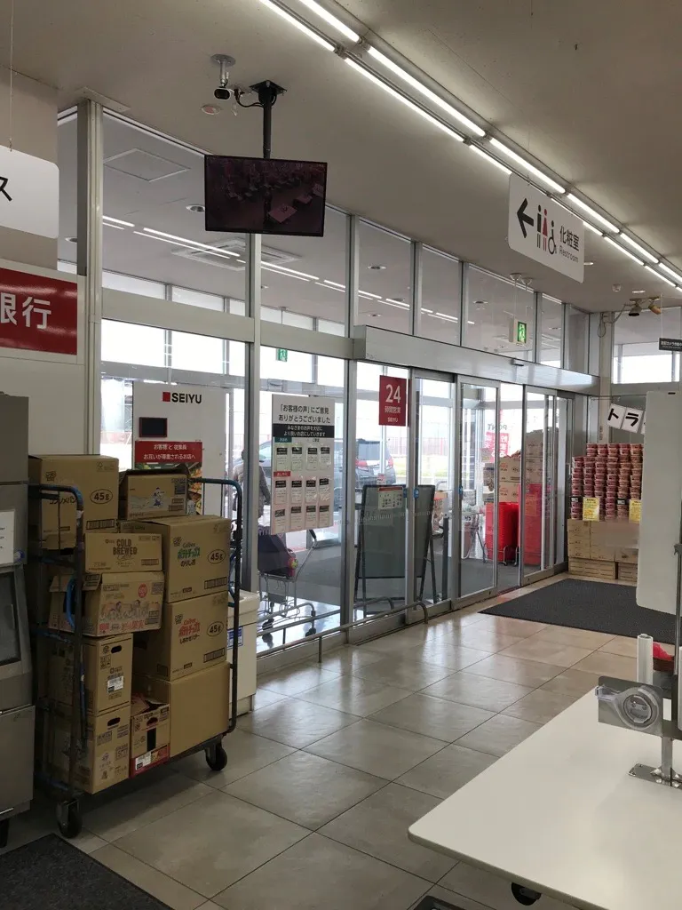 【西友 改田店】入口横 プロモーション用途や物販、食物販のポップアップストアに最適なスーパー店内催事イベントスペース