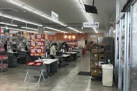 【西友 改田店】入口横 プロモーション用途や物販、食物販のポップアップストアに最適なスーパー店内催事イベントスペース