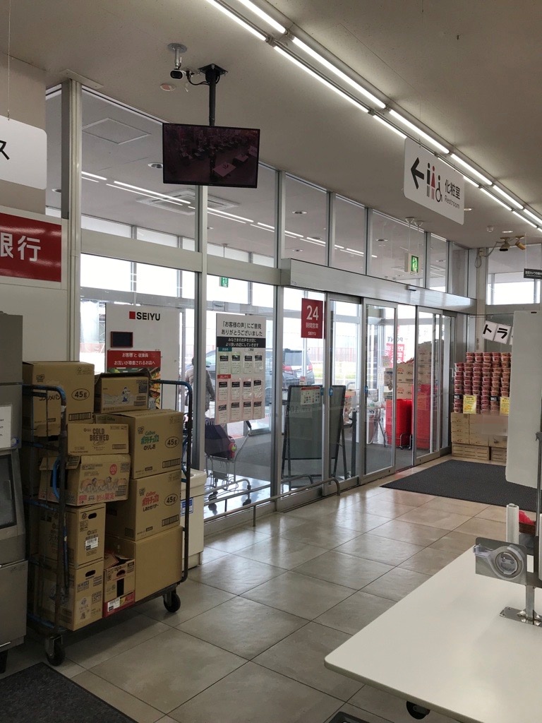 【西友　改田店】入口横　プロモーション用途や物販、食物販のポップアップストアに最適なスーパー店内催事イベントスペース