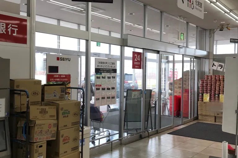 【西友 改田店】入口横 プロモーション用途や物販、食物販のポップアップストアに最適なスーパー店内催事イベントスペース