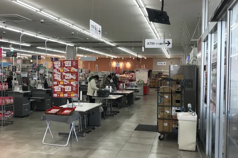 【西友 改田店】入口横 プロモーション用途や物販、食物販のポップアップストアに最適なスーパー店内催事イベントスペース