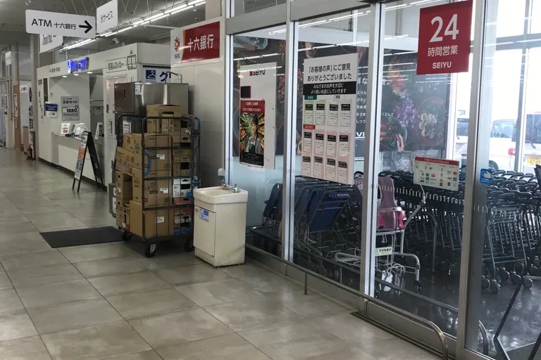 【西友 改田店】サービスカウンター前 プロモーション用途や物販、食物販のポップアップストアに最適なスーパー店内催事イベントスペース