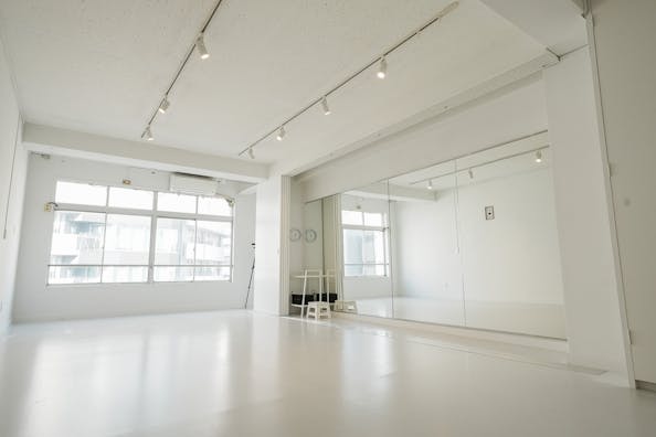 【初台駅4分】撮影・展示・ポップアップ・ダンスに利用可能なレンタルスペース
