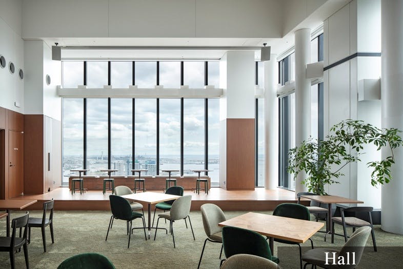 【横浜駅3分】各種展示会やセミナーの開催、撮影会に適した7.5mの天井高と、ガラス張りの眺望を活かしたレンタルスペース