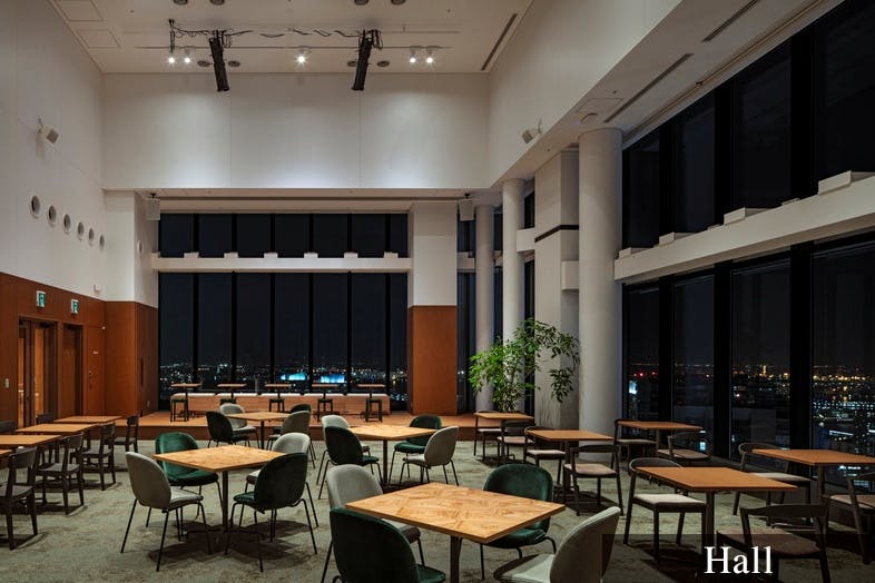 【横浜駅3分】各種展示会やセミナーの開催、撮影会に適した7.5mの天井高と、ガラス張りの眺望を活かしたレンタルスペース