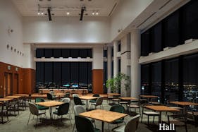 【横浜駅3分】各種展示会やセミナーの開催、撮影会に適した7.5mの天井高と、ガラス張りの眺望を活かしたレンタルスペース