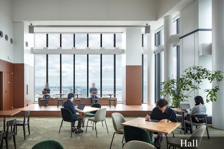 【横浜駅3分】各種展示会やセミナーの開催、撮影会に適した7.5mの天井高と、ガラス張りの眺望を活かしたレンタルスペース