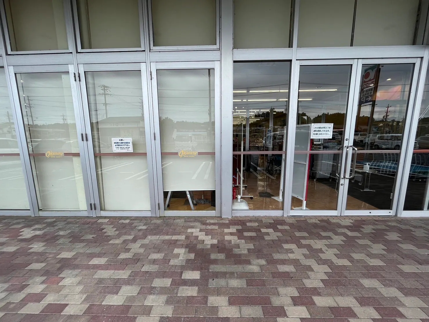 【オークワ伊賀新堂】販促キャンペーンやプロモーションイベントに適した軒下スペース