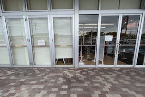 【オークワ伊賀新堂】販促キャンペーンやプロモーションイベントに適した軒下スペース