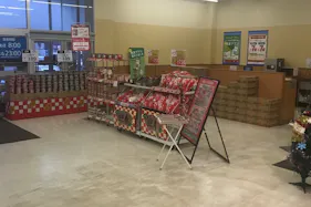 【西友 上山田店】店内入口横 プロモーション用途や物販、食物販のポップアップストアに最適なスーパー店内催事イベントスペース