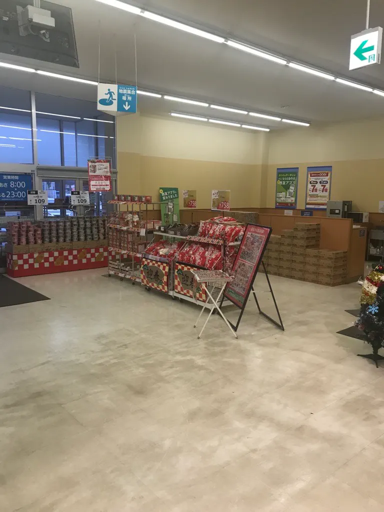 【西友　上山田店】店内入口横　プロモーション用途や物販、食物販のポップアップストアに最適なスーパー店内催事イベントスペース