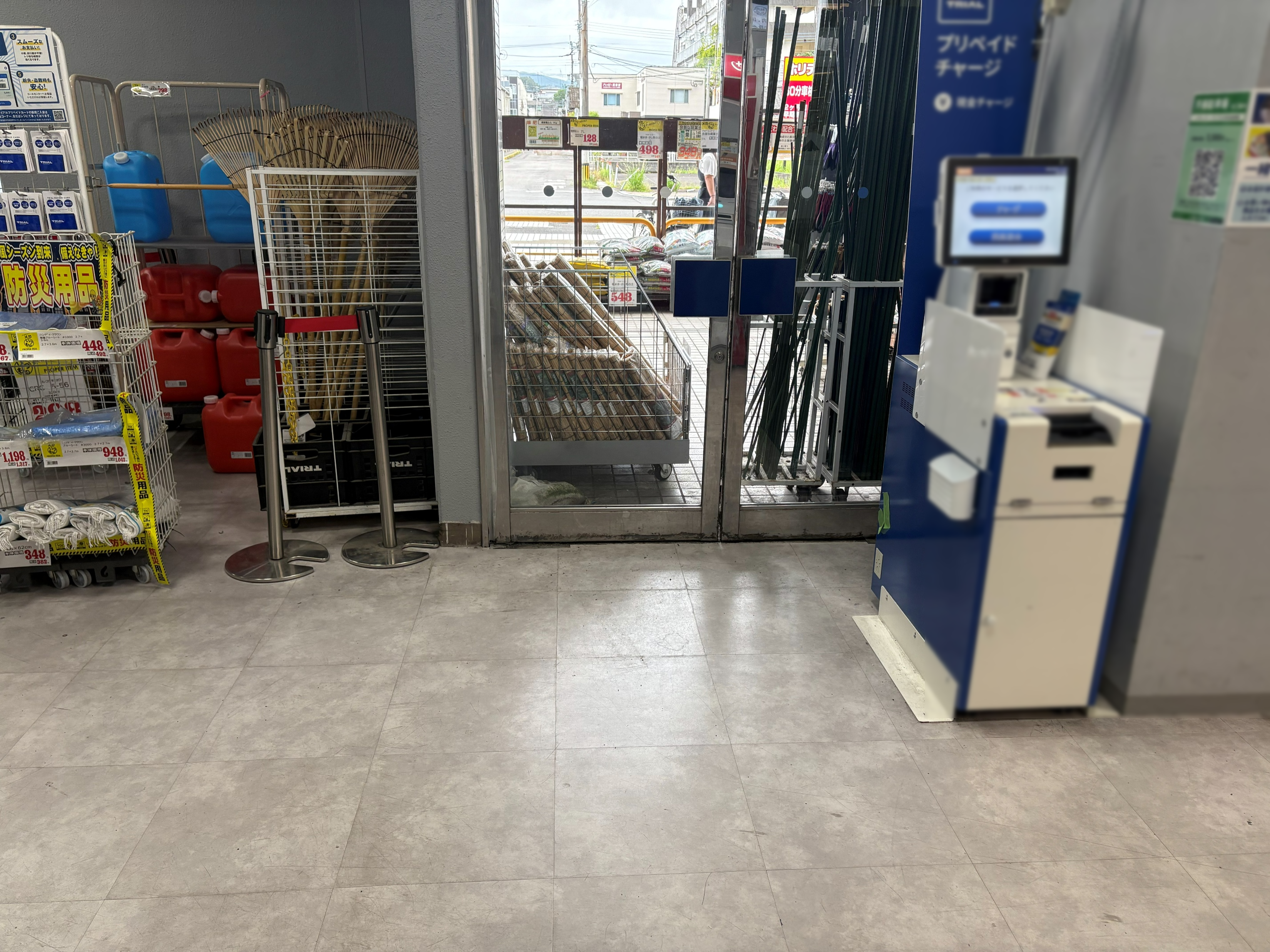 【メガセンタートライアル日向店】風除室（買取催事専用）の画像7