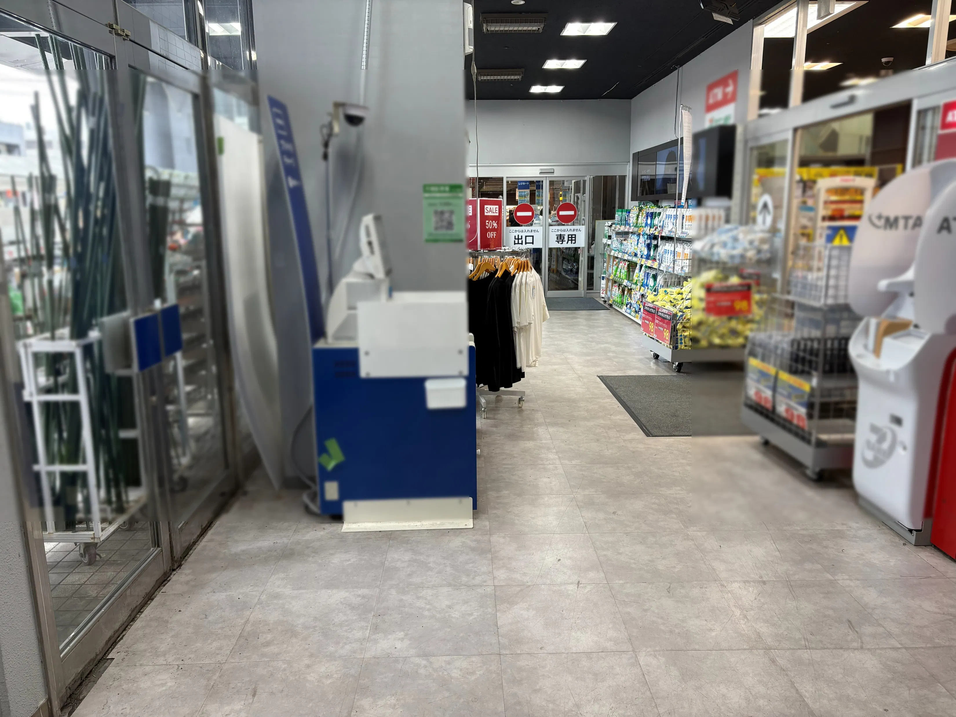 【メガセンタートライアル日向店】風除室（買取催事専用）
