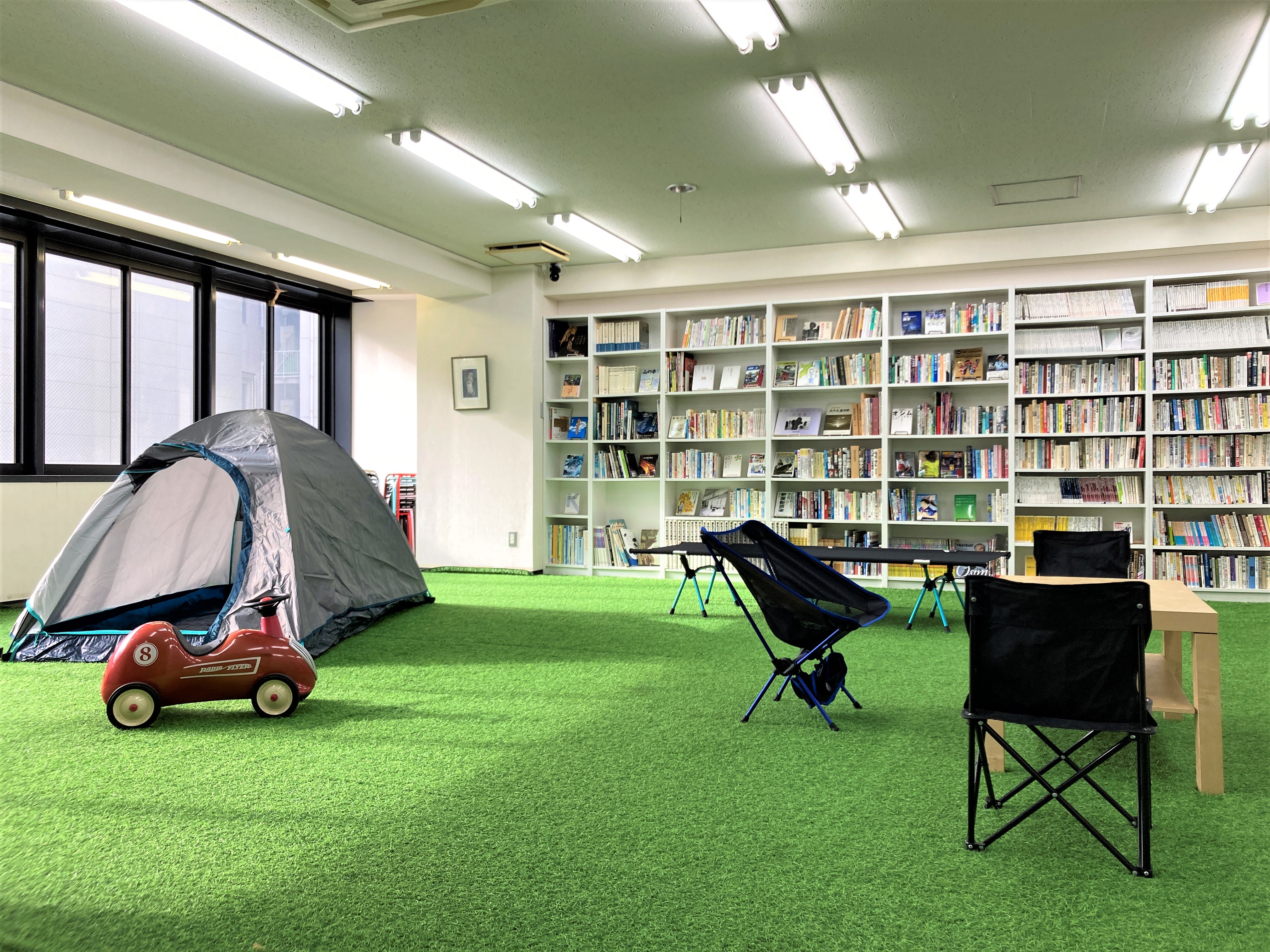 【葭川公園駅2分】ワークショップや展示会などに適した本に囲まれた屋内公園型のイベントスペース